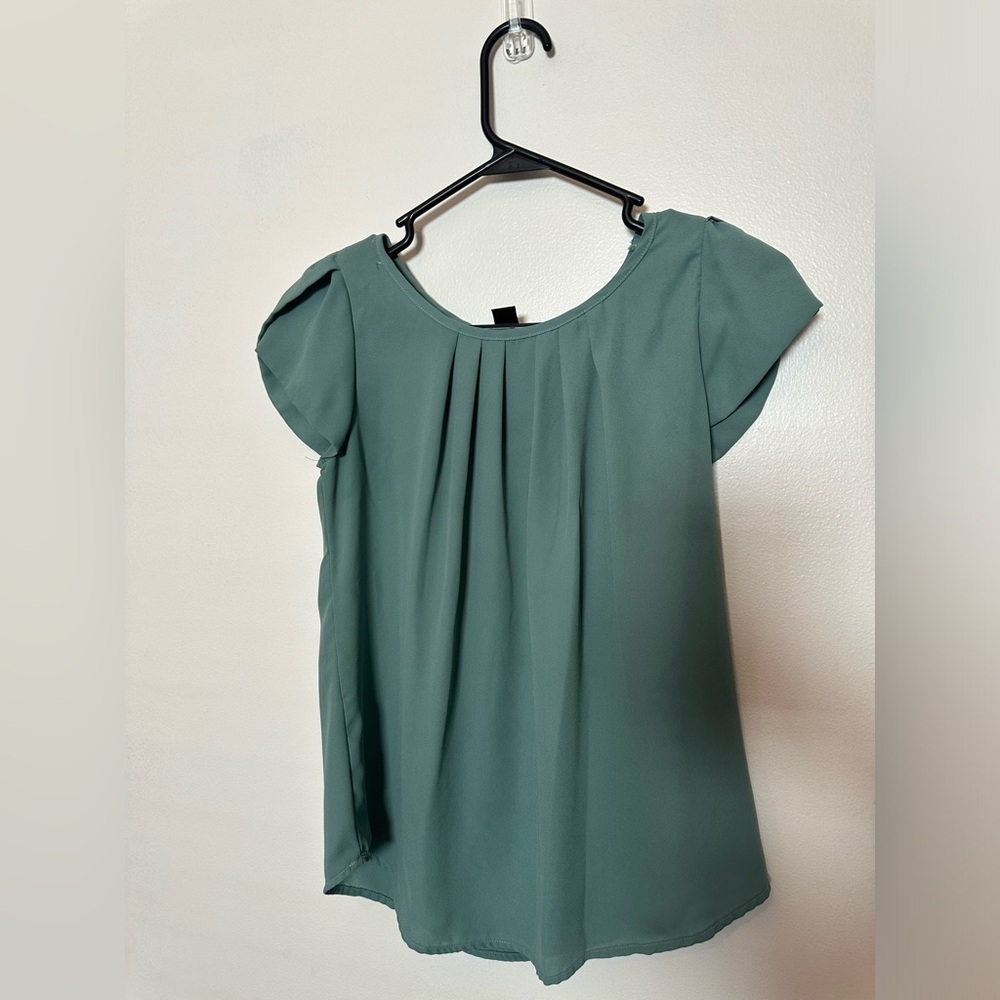 Women’s Size Small Polyester Top